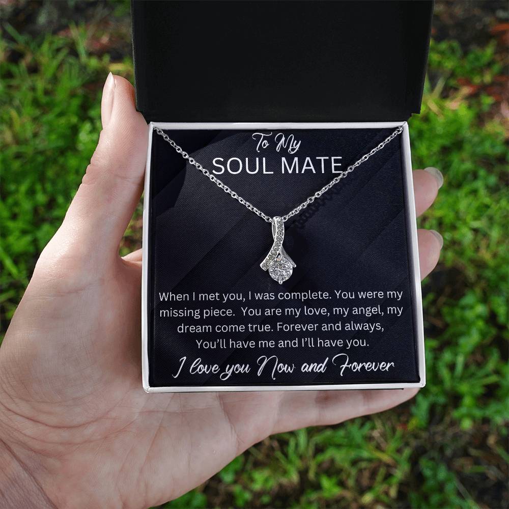 Alluring Beauty Necklace for your Soul Mate