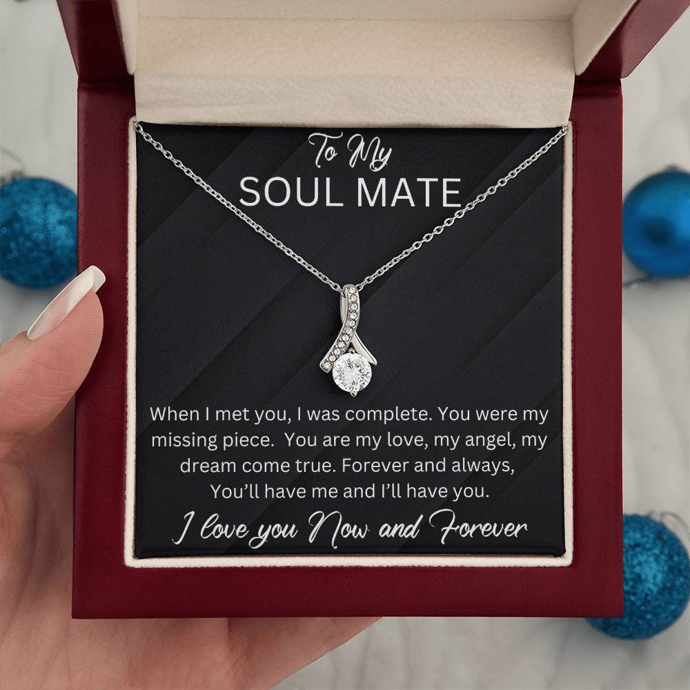 Alluring Beauty Necklace for your Soul Mate