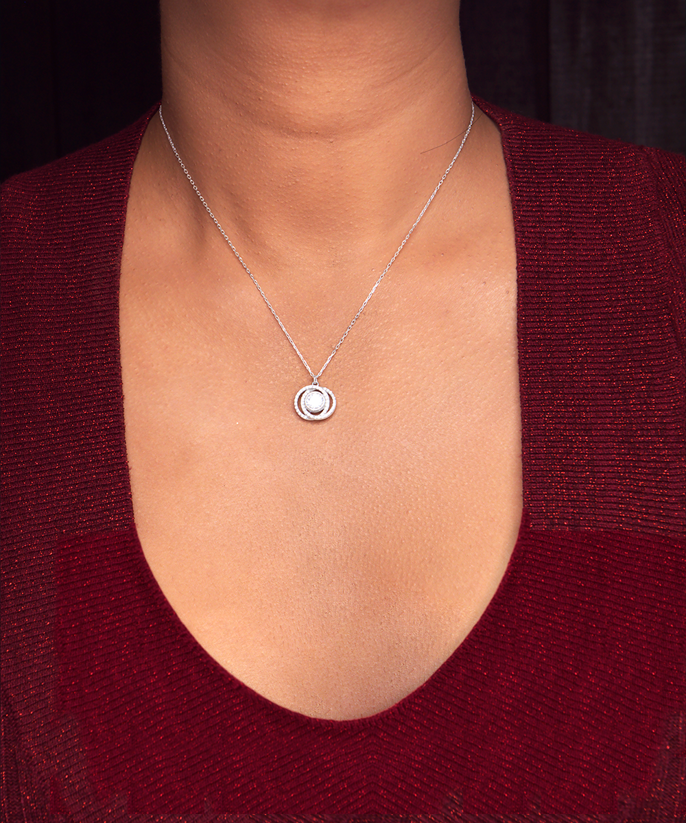 Stunning Interlinking circles necklace for your Beautiful Wife